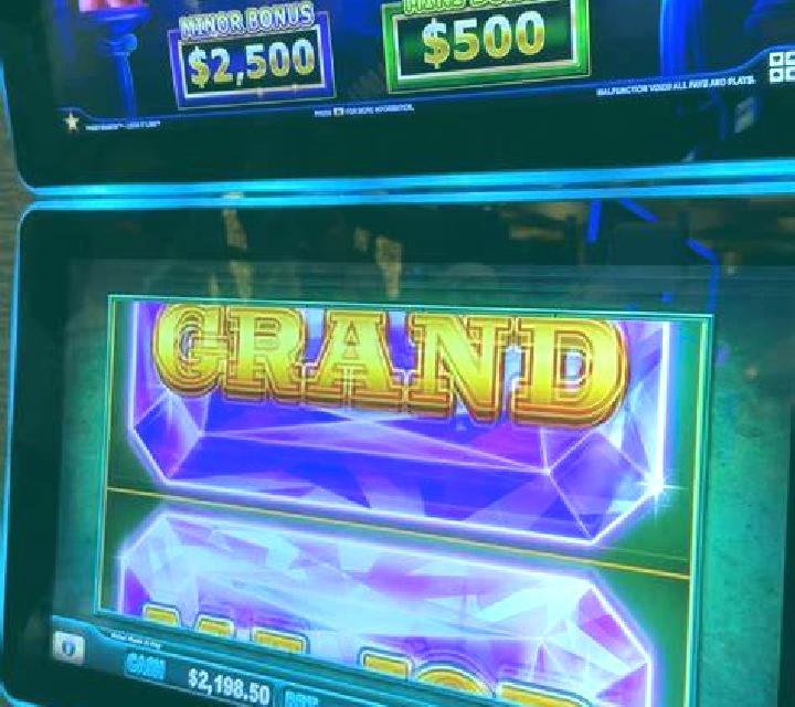HIGH BUDDY slot game