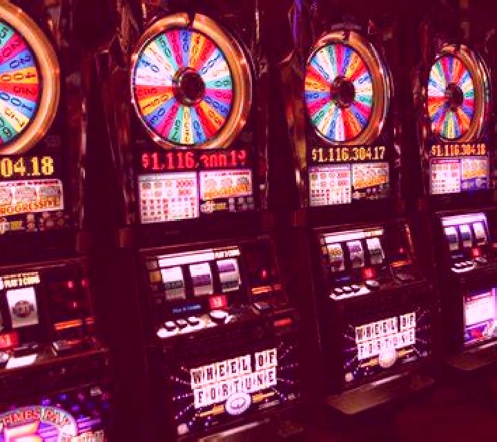 Luxor Gold Hold and Win slot machine