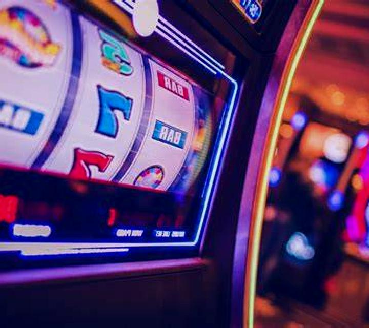 Rolling Roger slot machine